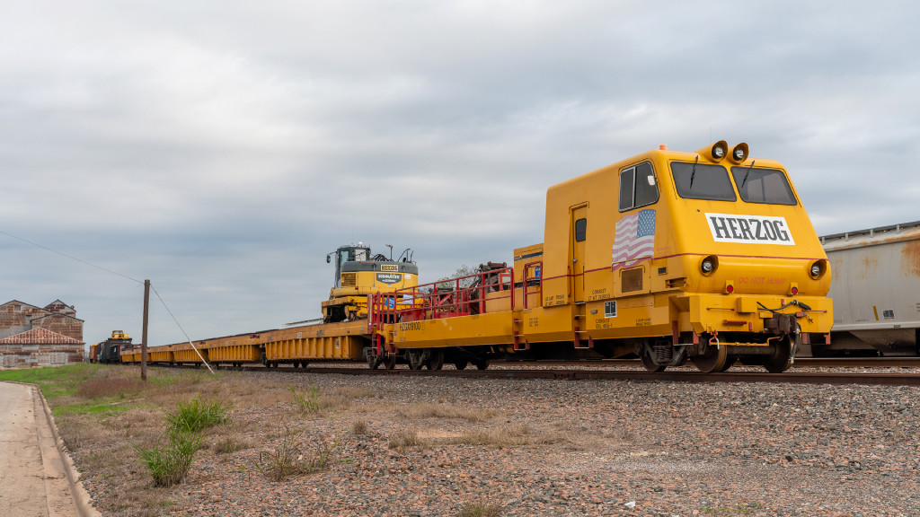 Herzog Ballast Train at Sealy